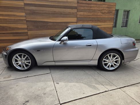 Used 2005 Honda S2000 image 1