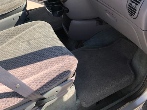 Used 2000 Dodge Grand Caravan SE image 12