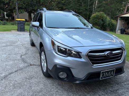 Used 2019 Subaru Outback 2.5i Premium AWD/4WD image 2