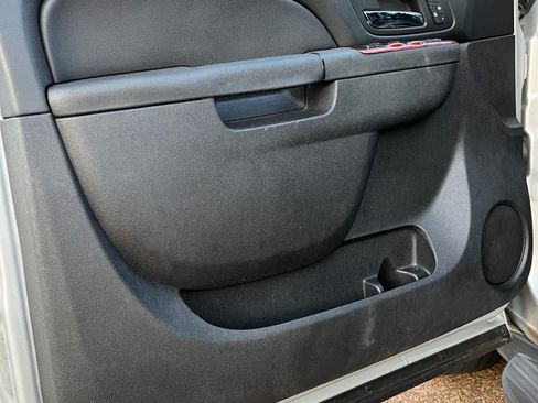 Used 2014 GMC Yukon XL SLT w/ SLT-2 Equipment Package image 18