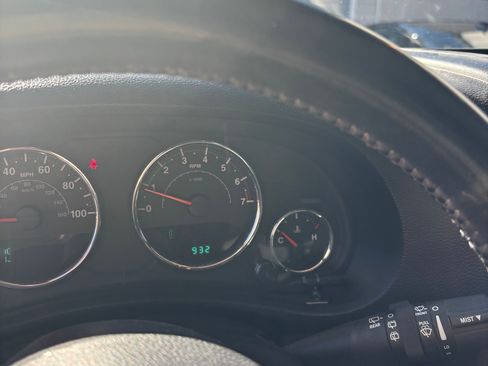 Used 2013 Jeep Wrangler Unlimited Rubicon w/ Connectivity Group AWD/4WD image 12