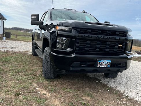 Used 2022 Chevrolet Silverado 2500 Custom w/ Custom Value Package image 5