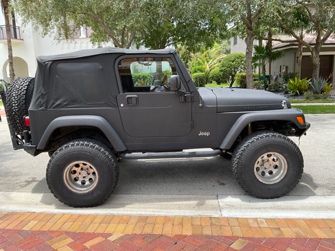 Used 2005 Jeep Wrangler Rubicon AWD/4WD image 6
