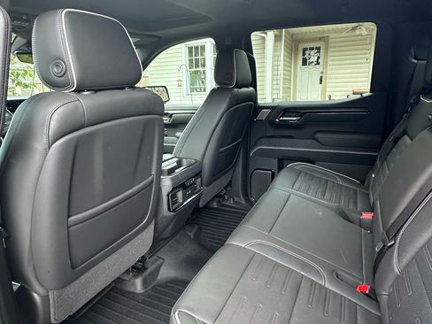 Used 2024 GMC Sierra 1500 AT4X image 15