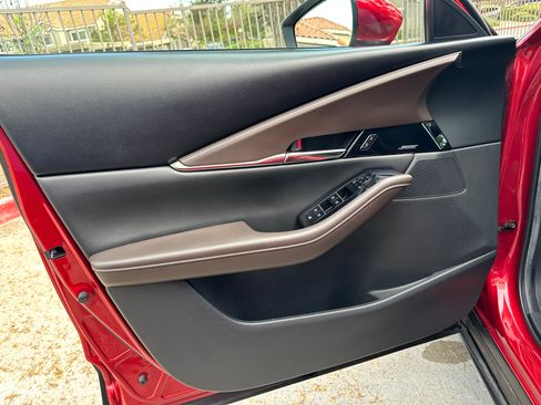 Used 2021 MAZDA CX-30 FWD 2.5 S w/ Premium Package image 23