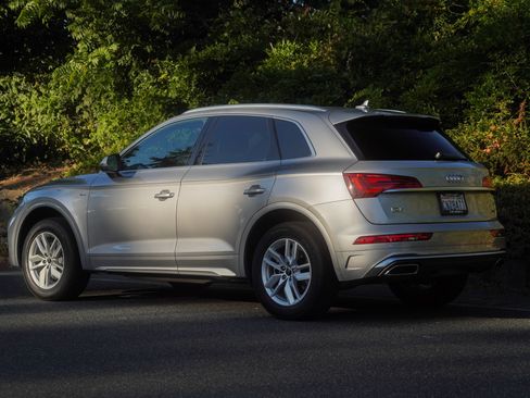Used 2023 Audi Q5 2.0T Premium w/ Convenience Package AWD/4WD image 4