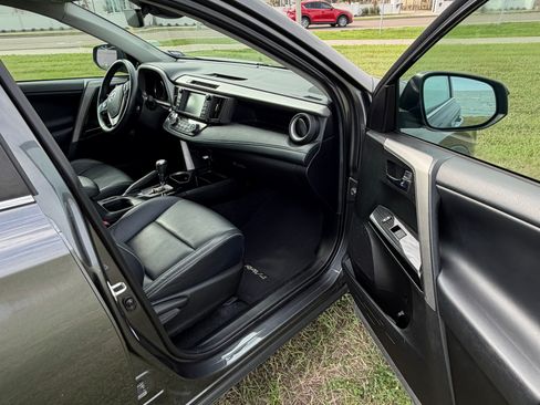 Used 2018 Toyota RAV4 Limited image 11