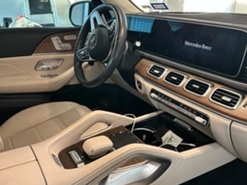 Used 2022 Mercedes-Benz GLS 450 450 4MATIC Sport Utility 4D image 2