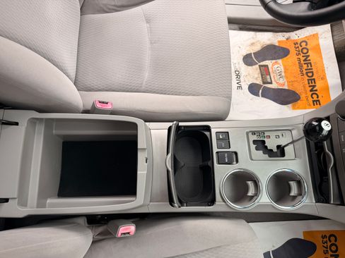 Used 2010 Toyota Highlander 4WD image 10