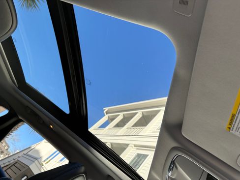 Used 2019 Jeep Cherokee Trailhawk image 6