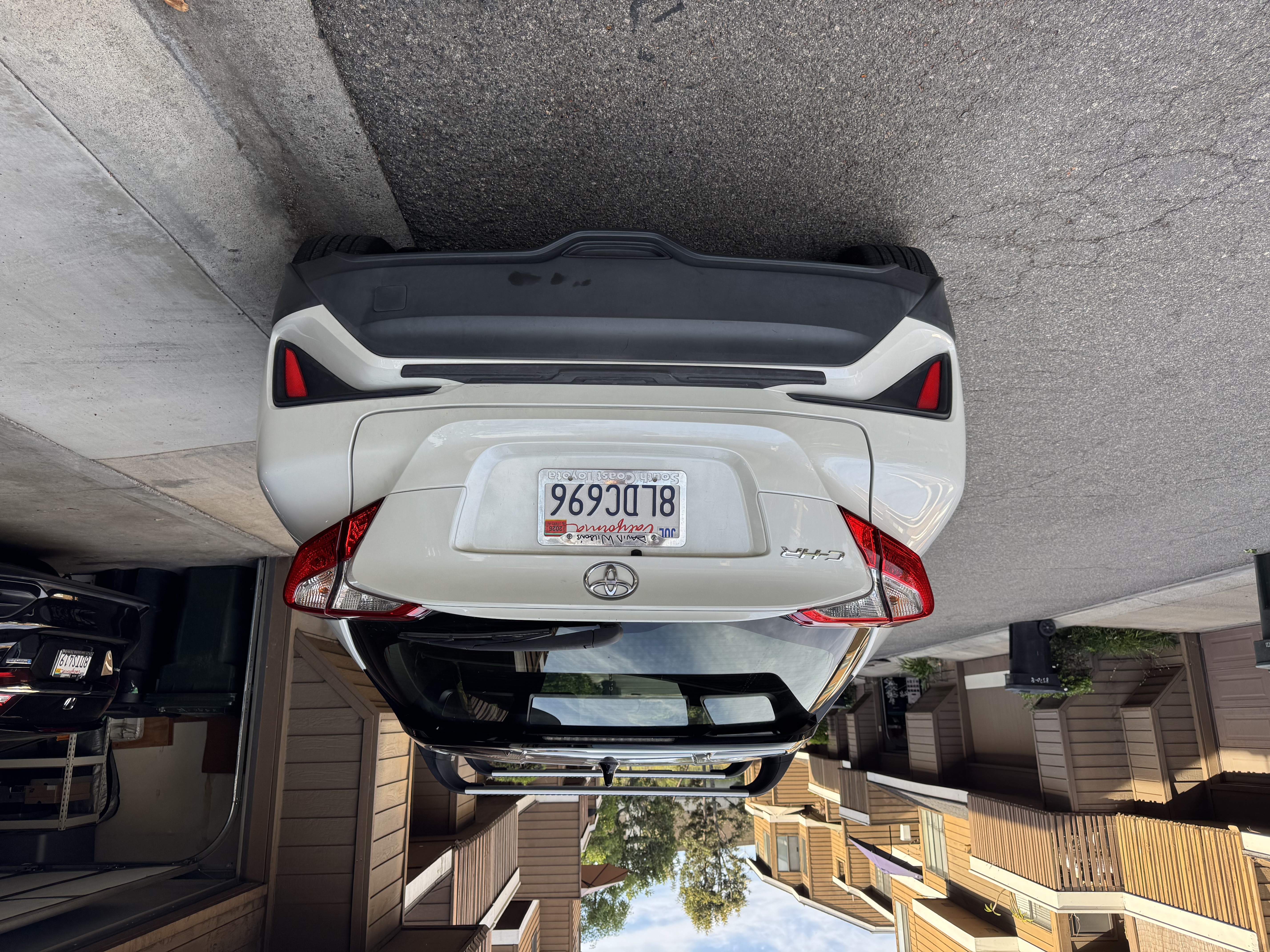 Used 2019 Toyota C-HR XLE FWD image 5