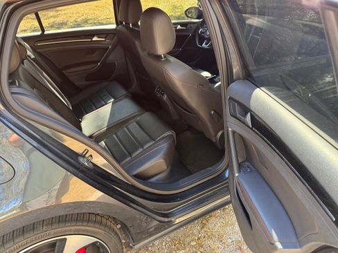 Used 2015 Volkswagen GTI SE image 16