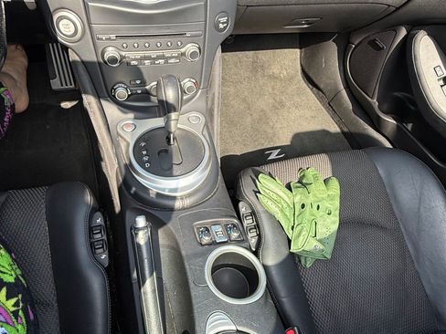 Used 2016 Nissan 370Z Touring image 17