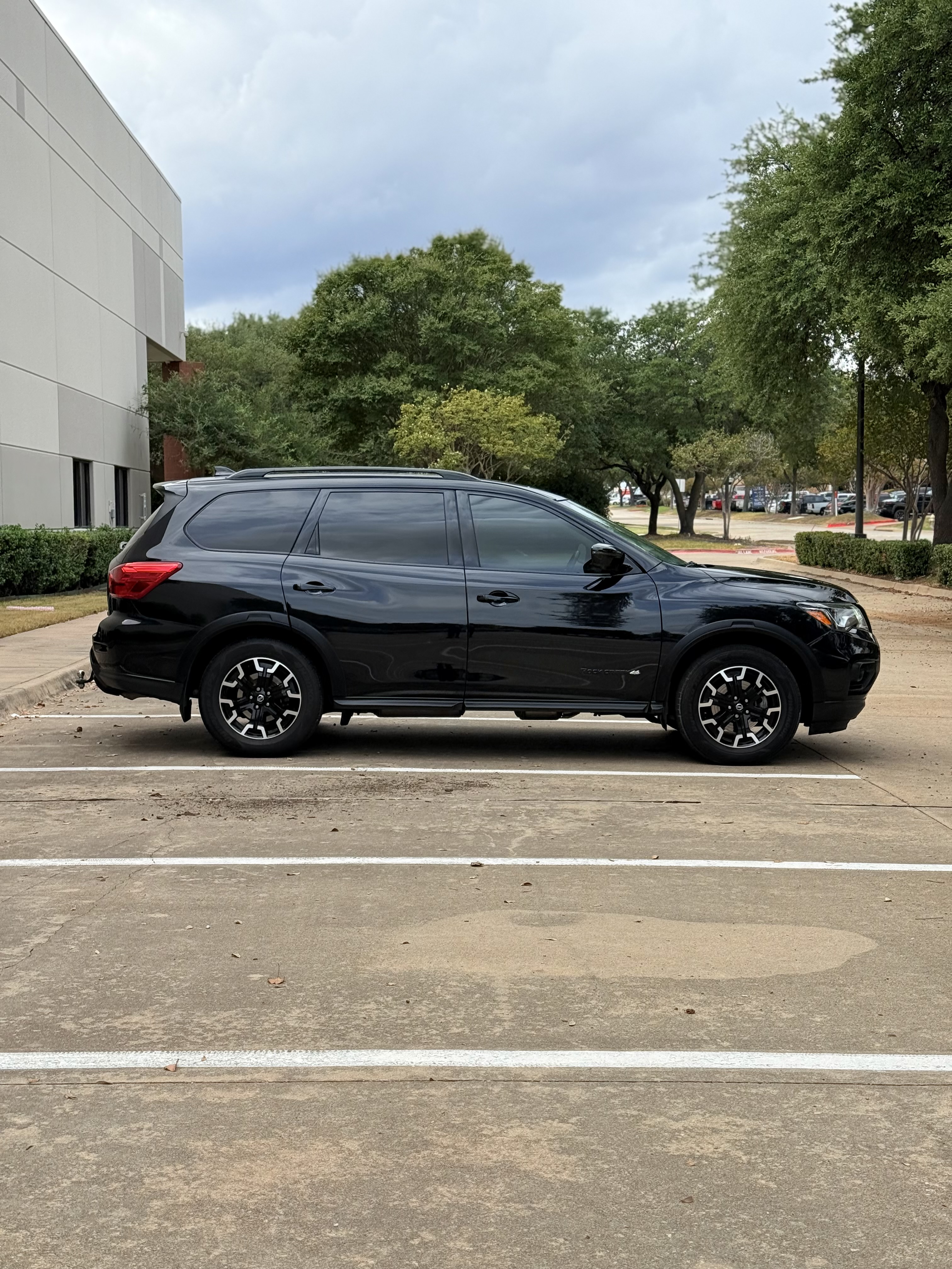 Used 2020 Nissan Pathfinder SL FWD image 5