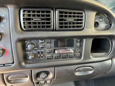 Used 2000 Dodge Ram 1500 Truck 2WD Quad Cab image 22