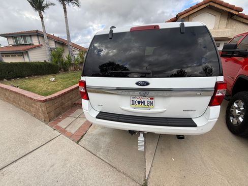 Used 2017 Ford Expedition EL XLT image 8