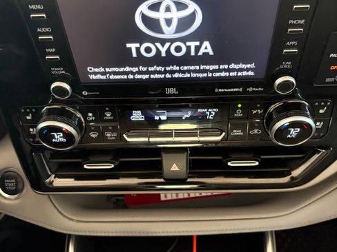 Used 2021 Toyota Highlander Limited AWD/4WD image 15