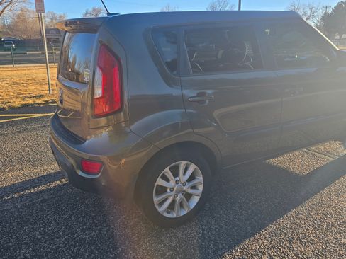 Used 2013 Kia Soul + image 12