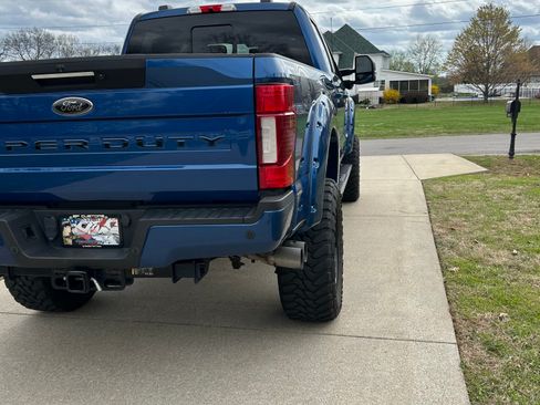 Used 2022 Ford F250 Lariat w/ Black Appearance Package image 15