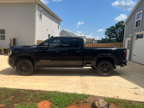 Used 2025 GMC Sierra 2500 AT4 w/ AT4 Premium Plus Package AWD/4WD image 4