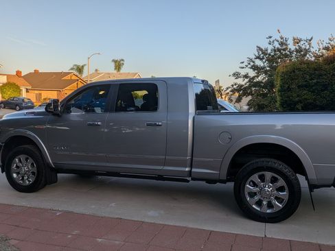 Used 2019 RAM 2500 Limited AWD/4WD image 2