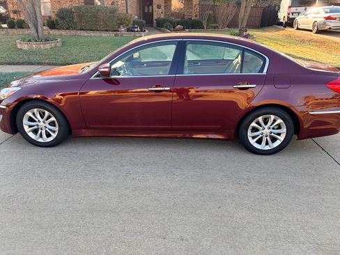 Used 2013 Hyundai Genesis 3.8 image 2