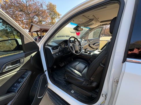 Used 2019 Chevrolet Suburban LT image 19