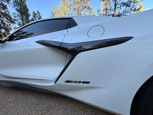 Used 2024 Chevrolet Corvette Z06 w/ Z07 Performance Package RWD image 17