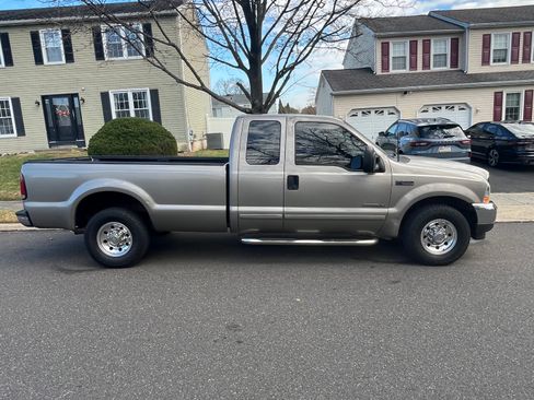 Used 2002 Ford F250 2WD SuperCab Super Duty image 2