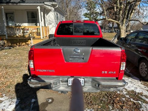 Used 2010 Nissan Frontier SE w/ SE Value Truck Pkg image 4