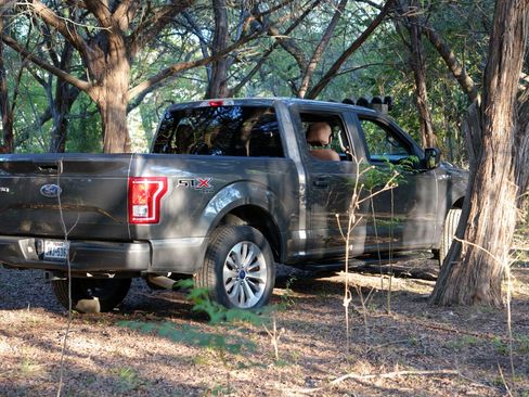 Used 2017 Ford F150 XL w/ Equipment Group 101A Mid AWD/4WD image 4