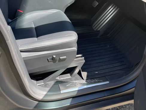 Used 2024 Tesla Cybertruck AWD Crew Cab image 9