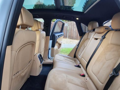 Used 2018 Porsche Macan Sport Edition image 17