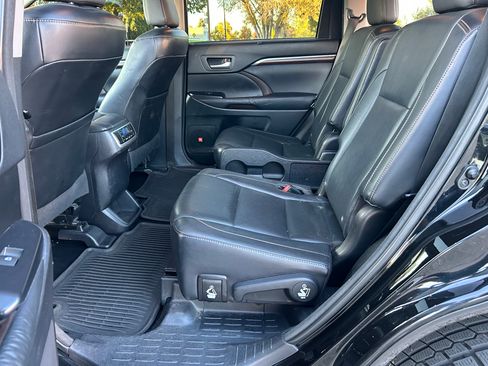 Used 2015 Toyota Highlander Limited image 12