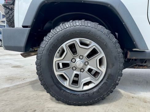 Used 2014 Jeep Wrangler Rubicon w/ Power Convenience Group AWD/4WD image 15