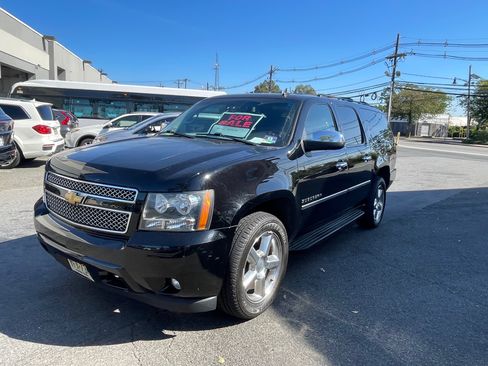 Used 2014 Chevrolet Suburban LTZ image 5