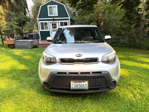 Used 2015 Kia Soul + w/ Audio Package FWD image 6