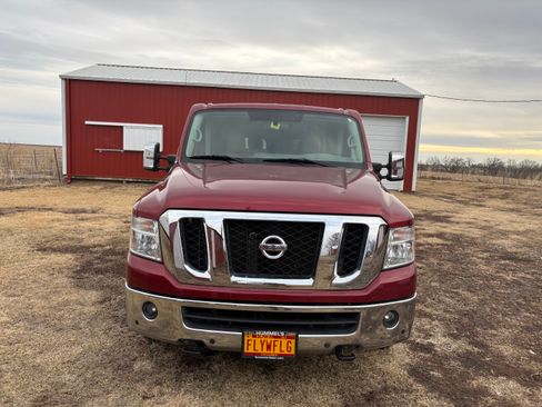 Used 2020 Nissan NV 3500 SL image 2