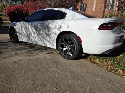 Used 2015 Dodge Charger SXT w/ Plus Group image 6