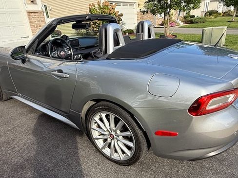 Used 2017 FIAT 124 Spider Lusso image 5