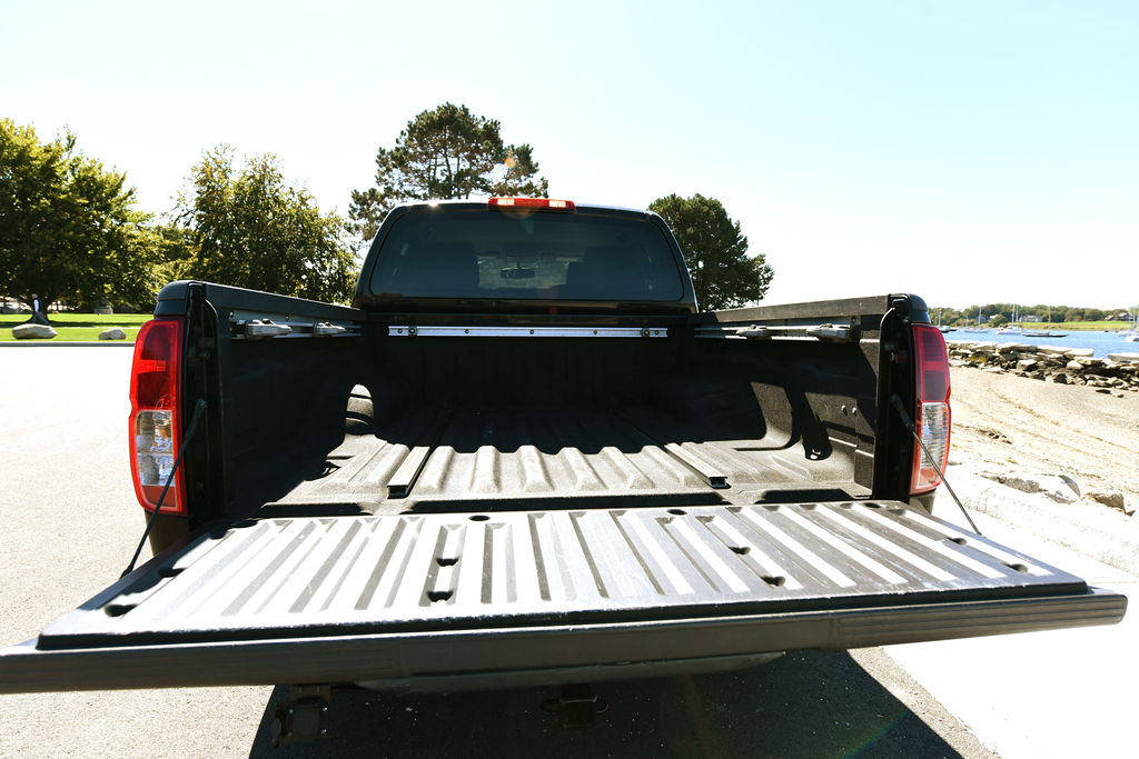 Used 2011 Nissan Frontier SV w/ SV Premium Utility Pkg AWD/4WD image 14