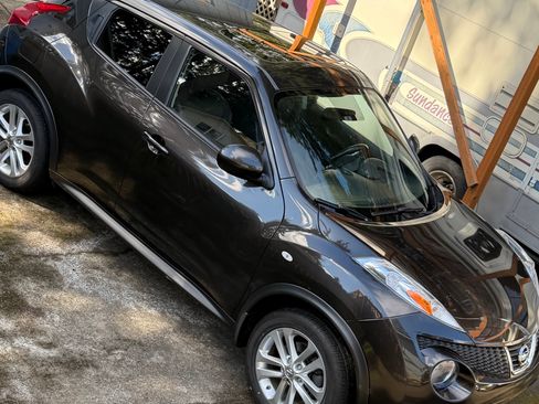 Used 2011 Nissan Juke SL w/ Sport Pkg image 11