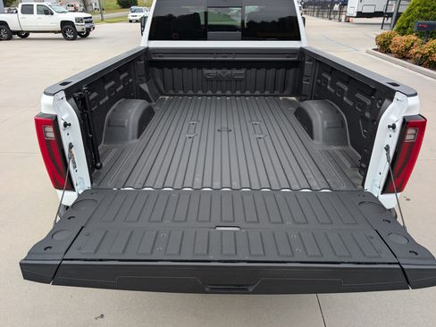 Used 2025 GMC Sierra 2500 Denali image 9