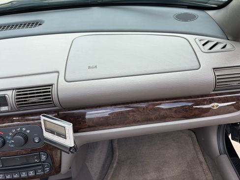 Used 2004 Chrysler Sebring Limited FWD image 15