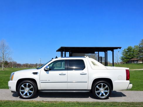 Used 2012 Cadillac Escalade EXT Luxury image 10