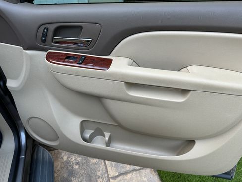 Used 2011 Chevrolet Suburban LT AWD/4WD image 9