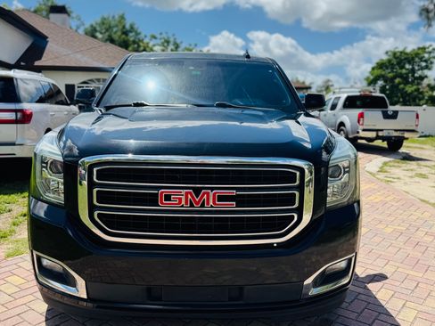 Used 2019 GMC Yukon XL SLT image 2