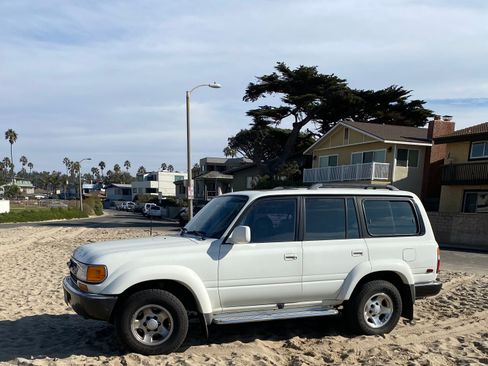 Used 1993 Toyota Land Cruiser image 2