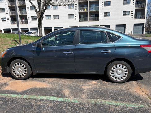 Used 2015 Nissan Sentra SV FWD image 2