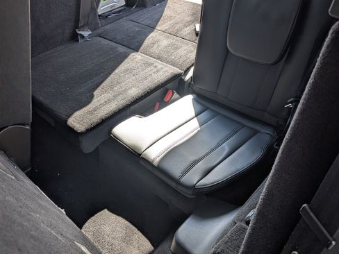 Used 2018 Land Rover Range Rover Sport SE image 32